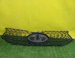 Решетка в бампер центральная для Lada Vesta NG 2022-  запчасти бу