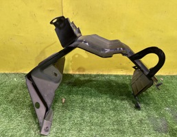 Кронштейн крепления крыла для Audi Q8 2019  запчасти бу