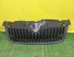 Решетка радиатора для Skoda Fabia 2 2010  запчасти бу