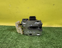 Замок двери передней правой для Renault Duster 2010  запчасти бу