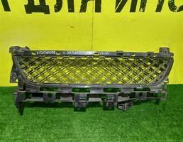 Решетка в бампер центральная для Renault Sandero Stepway 2014  запчасти бу