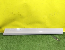 Накладка двери передней правой для Porsche Cayenne 2017  запчасти бу