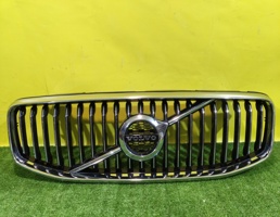 Решетка радиатора для Volvo XC60 2017  запчасти бу