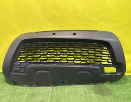 Решетка в бампер нижняя для Renault Duster 2015  запчасти бу