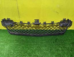 Решетка в бампер центральная для MERСEDES BENZ C-Class (W204) 2011  запчасти бу