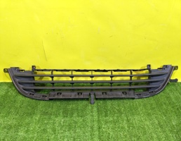 Решетка в бампер центральная для Peugeot 207 2006  запчасти бу