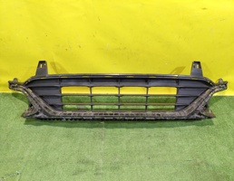 Решетка в бампер центральная для Kia K5 2019  запчасти бу