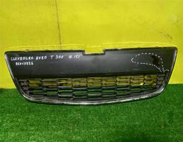 Решетка в бампер центральная для Chevrolet Aveo (T300) 2011  запчасти бу