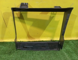 Дефлектор радиатора для Renault Duster 2010  запчасти бу