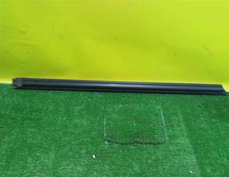 Уплотнитель стекла двери передней левой для BMW X5 G05 2018  запчасти бу