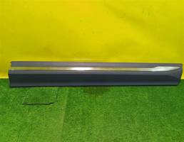 Накладка двери передней правой для Volvo XC60 2017  запчасти бу