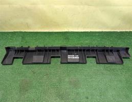 Кронштейн крепления накладки порога левого для Renault Duster 2010  запчасти бу