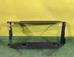 Дефлектор радиатора для Renault Duster 2015  запчасти бу