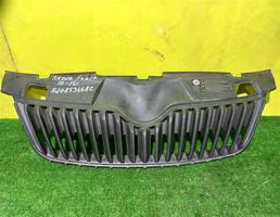 Решетка радиатора для Skoda Fabia 2 2010  запчасти бу