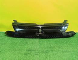 Решетка радиатора для Mitsubishi Outlander (GF) 2018  запчасти бу